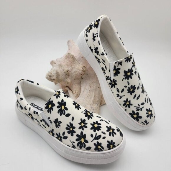 Soda Shoes - Soda Hike Slip-on Fashion Sneaker Daisy Beige - Size 8